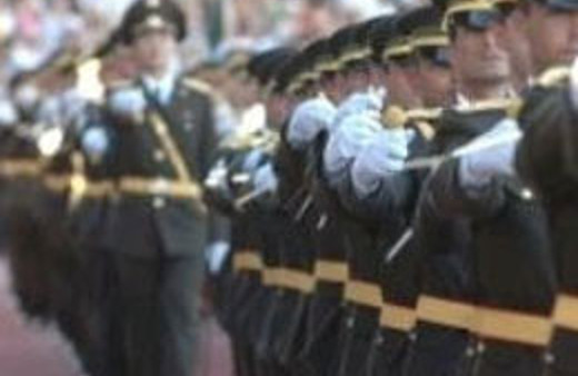 Eşi türbanlı subaya kurmaylık yolu açıldı