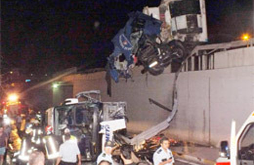 2 TIR dehşet saçtı