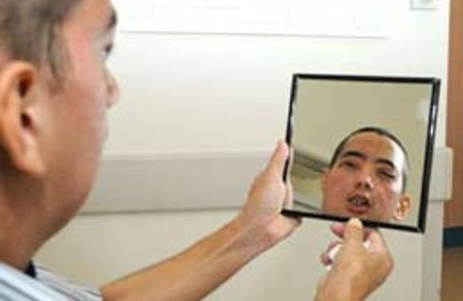 İlk kez yeni yüzünü gördü