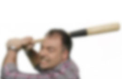 Annesini sopayla döverek öldürdü