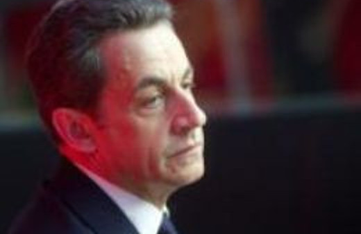 Sarkozy siyasete geri mi dönüyor?