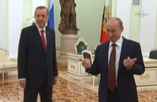 Putin de Davutoğlu'nu bir tuhaf çağırdı