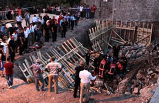 Cami inşaatında göçük!