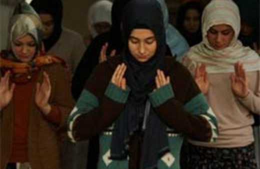 Adetli kadınlar da namaza gitsin!