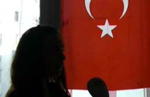 Türk bayrağı asan genç kızı darp ettiler