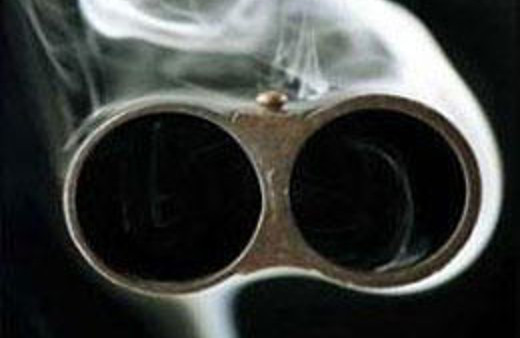 Adliyedeki otomobilden silah çıktı!