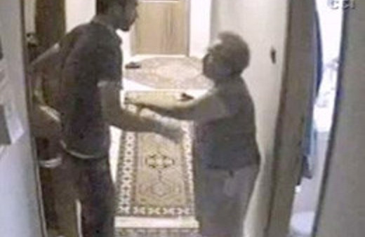 Yaşlı kadının lüks villasını böyle soydular