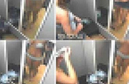 Soyunma kabininde gizlice çekim yapınca..