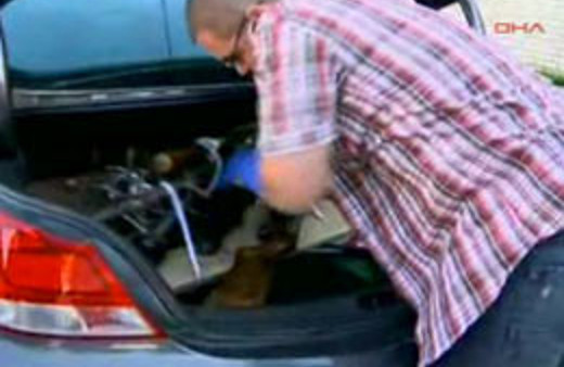 900 polisle 150 hücreevine baskın