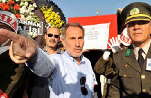 Askeri bandoya bakandan sert tepki!