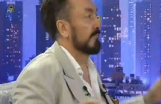 Önce göbek attı, sonra şehitleri hatırladı