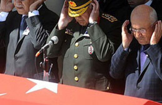 Hükümetin önemli isimleri şehidi uğurladı