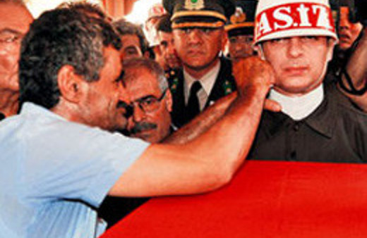 Kürt şehit babasının cenazedeki isteği