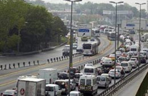 Okullar açıldı trafik çilesi başladı