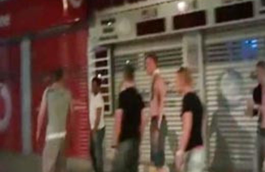 Turstler Türk gencini öldüresiye dövdü!