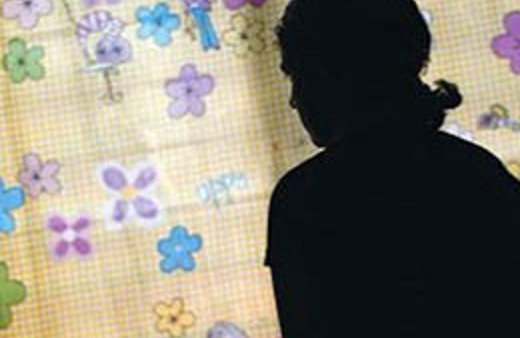 Hizmetçisinin küçük kızına tecavüz etti