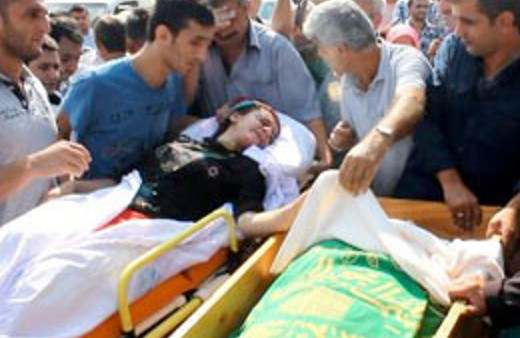 O sedyede eşi tabutta!