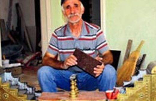 Sigara parasını biriktirip apartman dikti