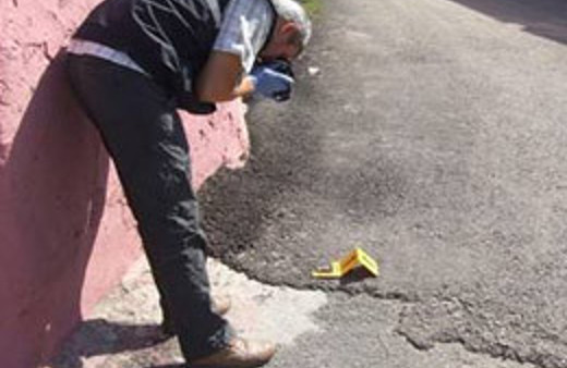 Hırsız kaçtı parmağı evde kaldı