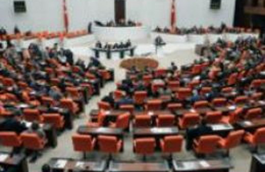 CHP'li vekilden samanlı basın toplantısı