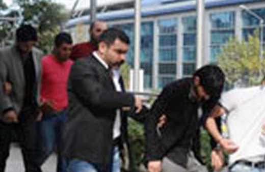 Yardım vaadiyle eve götürüp tecavüz ettiler!