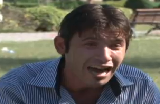 Sokak ortasında kendini yakmak istedi!