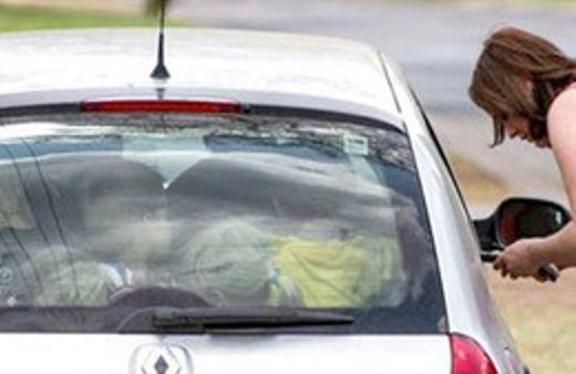 19 çocuğunu arabasına bindirdi ceza aldı!