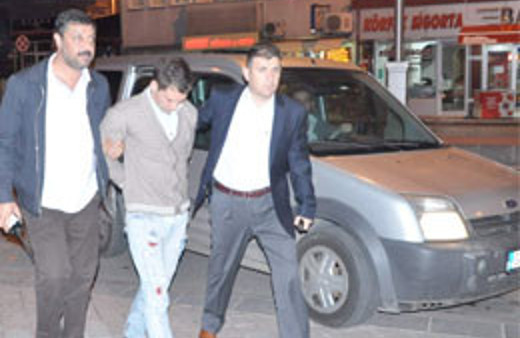 Babasını öldürüp işyerini yaktı!