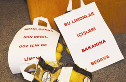 CHP'lilerden Meclis'te limonlu protesto!