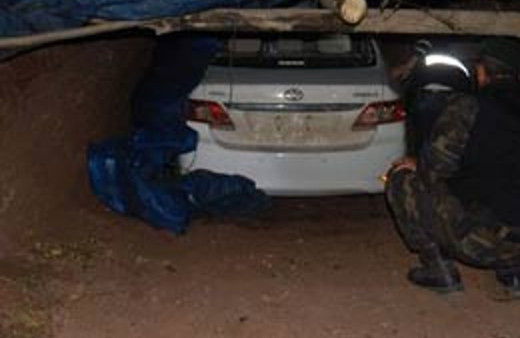 Çalıntı aracı toprak altında saklamışlar