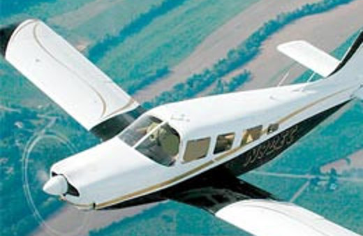 Uçak evin üzerine çakıldı