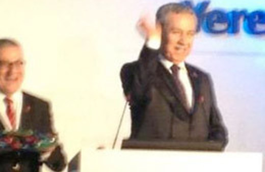 Bülent Arınç'ın mesir macunu attığı kişi