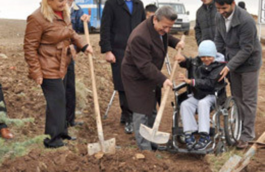 Engelliler Yozgat'ta 3 bin fidan dikti!