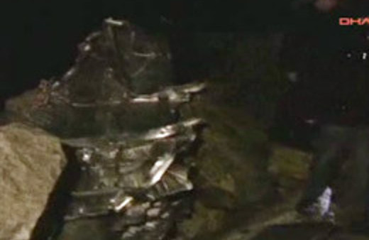 Kaybolan geminin parçaları karaya vurdu