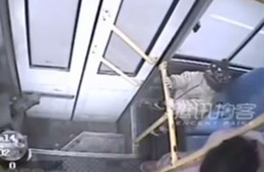 Kadın otobüste böyle doğurdu!