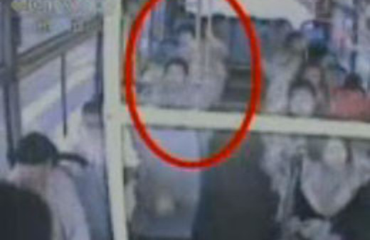 Belediye otobüsünde doğum yaptı