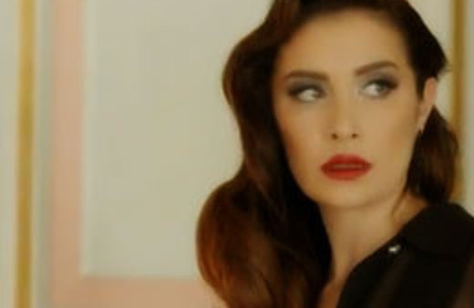 Sıla'nın kız memesi şaşkınlığı