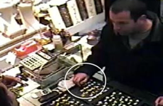 Kuyumucunun dalgınlığını affetmedi