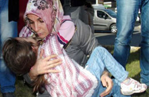 Küçük kızın feryadı yürek burktu