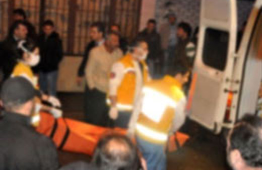 Otomobil servis münibüsüne çarptı