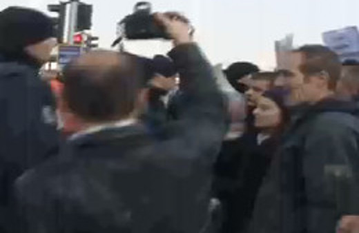 İşçiler emniyet amirine böyle saldırdı!