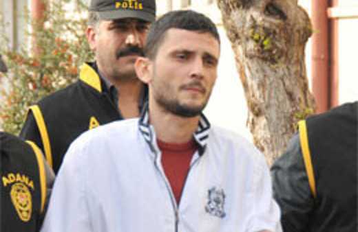 Tatile gitti 2 kişiyi öldürdü!