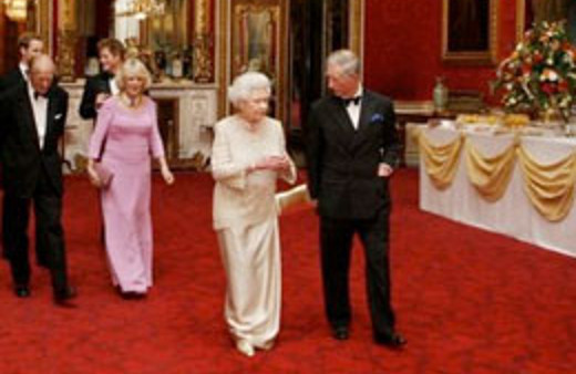 Kraliçe bulaşıkcısı bakın kaç para alıyor