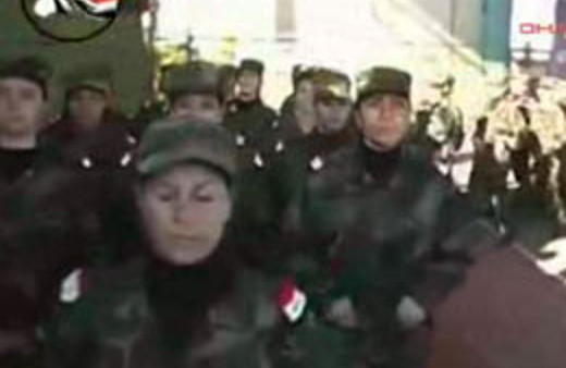 Esad'ın dişi aslanlarından gözdağı