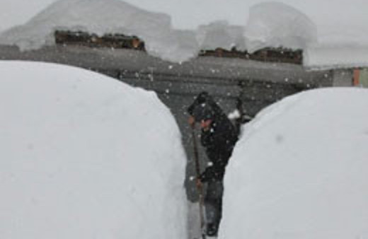 Bu ilçenin tüm dünya ile bağlantısı kesildi!