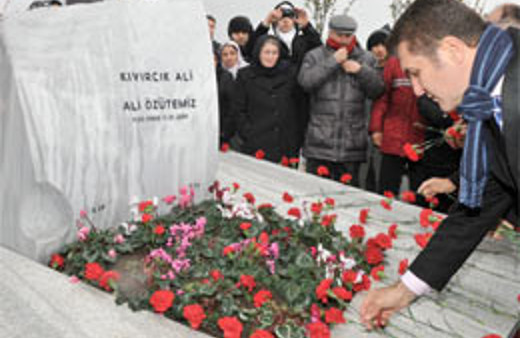 Kıvırcık Ali ölümünün 2. yılında anıldı