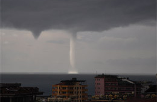Alanya'da korkutan hortum paniği!