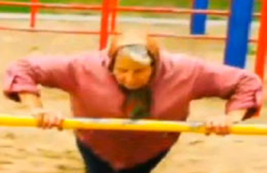 Yaşlı kadın görenleri hayrete düşürdü