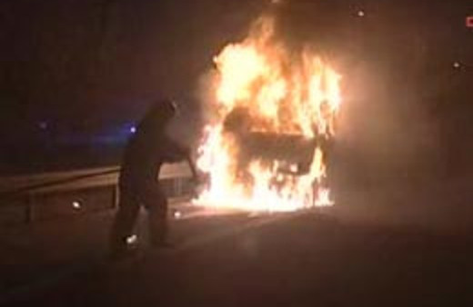 Minibüs alev topuna döndü