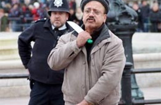 Saray önünde bıçaklı dehşet